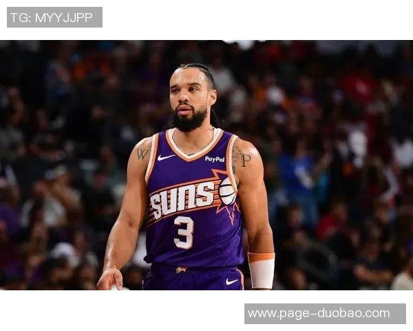 布克首节狂砍20分展现主动进攻态度防守端无所畏惧勇往直前